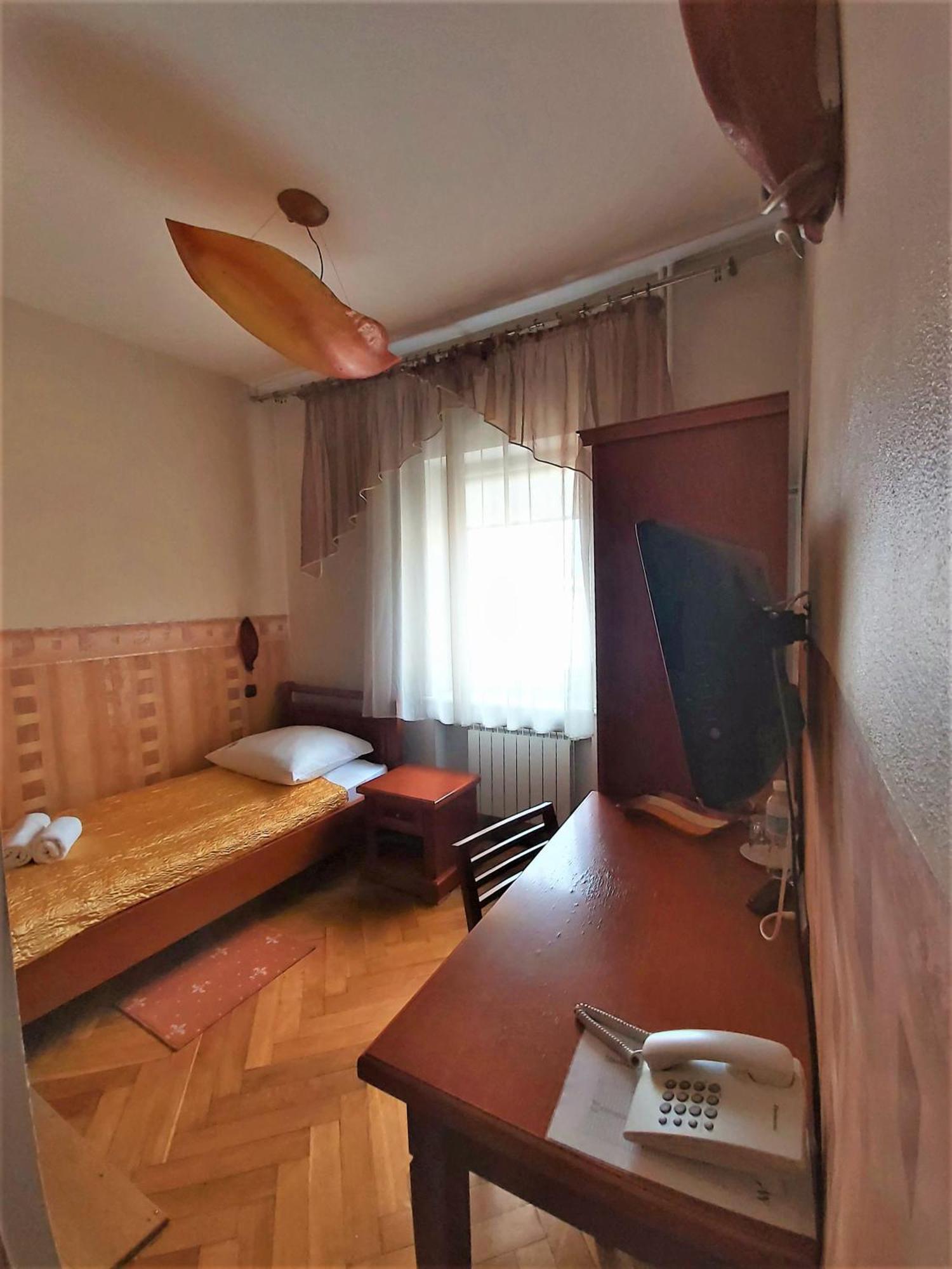 Polonia Hotel Ostrow Wielkopolski Exterior photo
